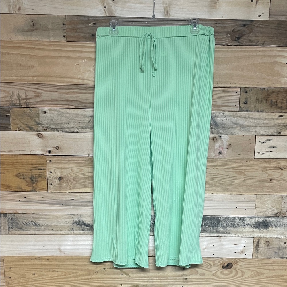 La Lavon size L Vibrant Mint Green Ribbed Elastic Waistband Cropped Lounge Pants